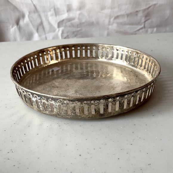 Silver plate 7” Round Gallery Tray Home Decor Vintage Silverplate - Picture 2 of 4